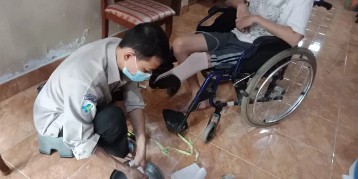 TEKNIK-CASTING-DAN-PENGUKURAN-PEMBUATAN-KAKI-PALSU-BAWAH-LUTUT Teknik Pembuatan Kaki Palsu Bawah Lutut: Panduan Lengkap dari Pengukuran hingga Casting