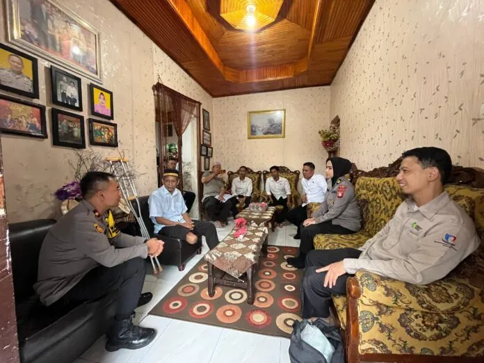 Sinergi Silaturrahmi: Jajaran Polres Maros Bersama HARAPAN MEDIKA MAKASSAR, Pelopor Layanan Pembuatan Kaki Palsu Terpercaya Jajaran Polres Maros bersama HARAPAN MEDIKA MAKASSAR, penyedia layanan pembuatan kaki palsu terpercaya, menguatkan tali silaturrahmi untuk mewujudkan harapan dan semangat baru dalam mengatasi keterbatasan fisik Anggotanya